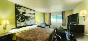 Super 8 by Wyndham Newton